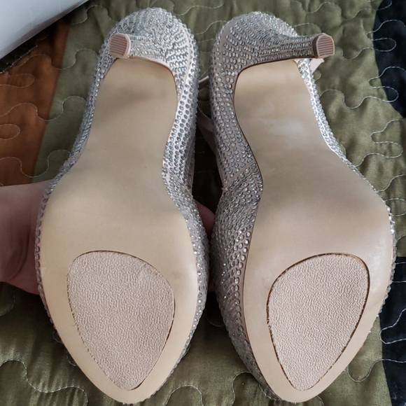 Steve Madden Deeny-ar Pewter Heels - Picture 2 of 4